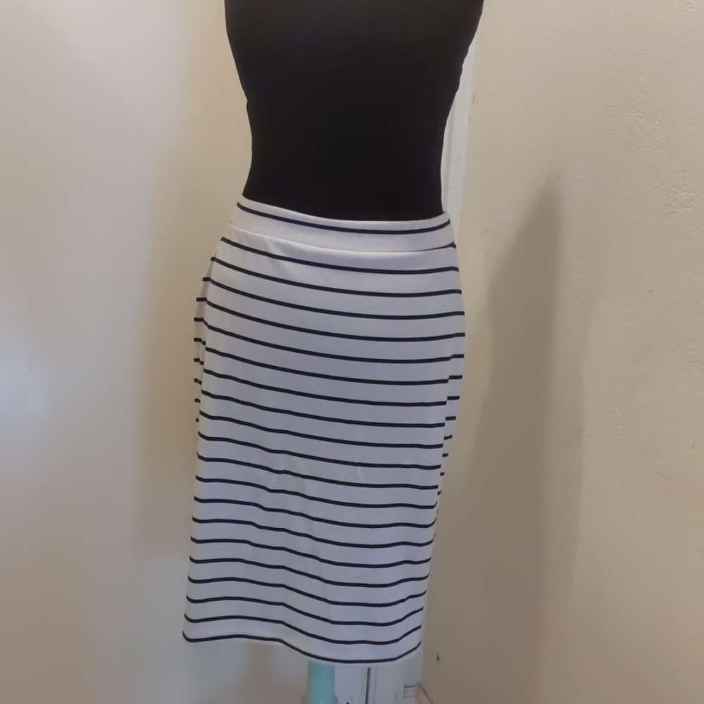White and Navy striped stretch pencil skirt